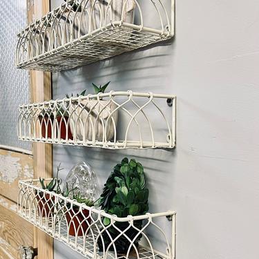 Set of 3 Cream Wire Wall Hung Shelves | Cream Metal Shelves | Wall Baskets | Bathroom | Spice Racks | Kitchen | Shabby Chic 