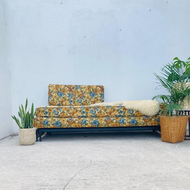 Floral 1970s Sofa \/ Day Bed