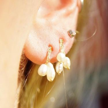 Vintage 14K Gold Baroque Pearl Seed Tassel Earring, Yellow Gold Dangle Post, Iridescent White Pearls, Petite 14K Pearl Earrings 