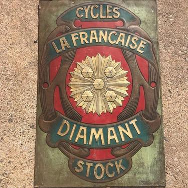 Calling all cycling enthusiasts....this is a rare gem! This French double sided metal sign dates back to the early 1900s.