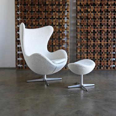 Arne Jacobsen Egg Chair and Ottoman for Fritz Hansen circa 1960
