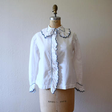 Antique top . vintage ruffled button front top 