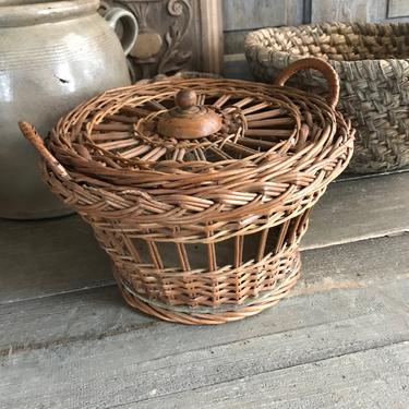 Rustic French Basket, With Lid, Wood Finial, Handwoven, French Farmhouse 