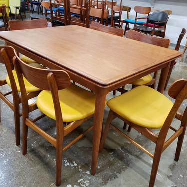 Teak Draw-Leaf with 6 Chairs in New Yellow Leather