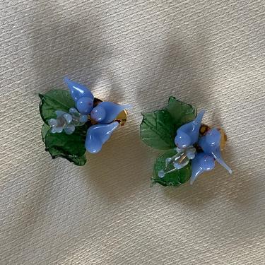 vintage Murano glass earrings / vintage sky blue Venetian murano glass garden baby blue bird cluster hand blown glass clip on earrings 