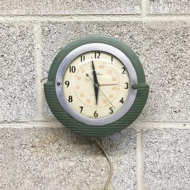 Vintage Wall Clock Retro 1940s Mid Century Modern + Telechron + Minitmaster + Electric + Model 2H17 + Dark Green + MCM + Plug In + 7 Inch 