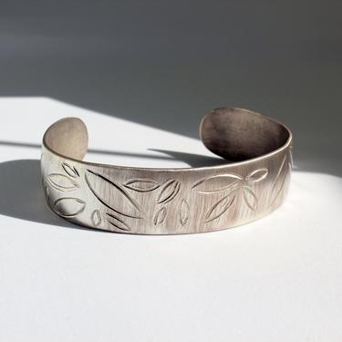 Chased Spring Pattern Marquis(e) Cuff 