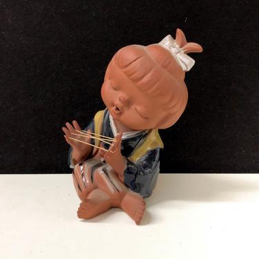 UCTCI Japanese Girl Playing Cat’s Cradle Ceramic Figurine 6”H 