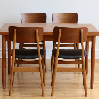 Mid Century Danish Modern 4 Chair Expanding Dining Set 