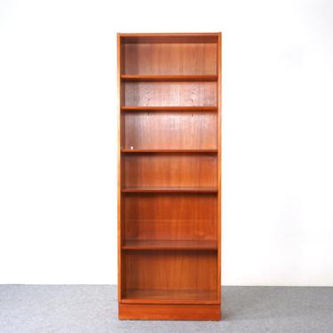Mid Century Modern Teak Bookcase, by Hundevad - (320-105) 