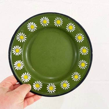 Vintage Green Enamel Small Plate Daisies Floral Rustic Camping Avocado Side Flowers Black Edges Enamelware Retro Kitsch Kitchen Hygge 