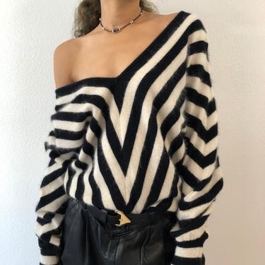 Vintage Liz Claiborne Black And White V-neck Sweater 