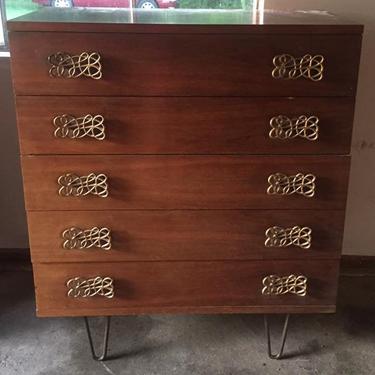 Vintage Mid Century Modern Pyramid Shape High Chest With Large Bow Butterfly Pulls Bedroom Set Nightstands, Low Chest, Side Table Brass Legs 