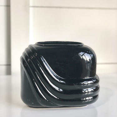 Retro Black Vase 