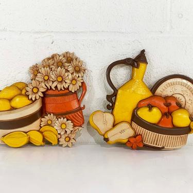 Vintage Syroco Fruit Basket Plastic Wall Hangings Floral Flowers Yellow Set of Two 1980s 80s 1981 Dart Homco Boho Retro Decor Kitsch Kitschy 