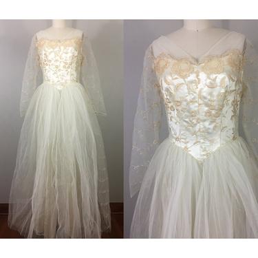 Vintage 50s Wedding Dress White Tulle Embroidered Flowers Bridal Gown 1950s M/L 