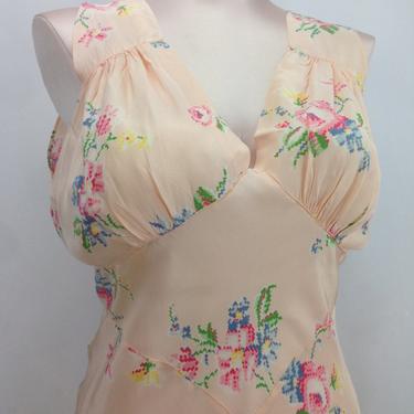 1940'S Rayon Satin Bias Cut Negligee in a  Peachy Floral with a fitted bodice / Size Medium 