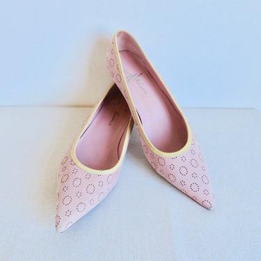 Vintage Size 7.5 1960's Style Light Pastel Pink Suede Heels Pointy Toes Kitten Heel Pumps Perforated Trim 60's Heels Alec Made in Brazil 