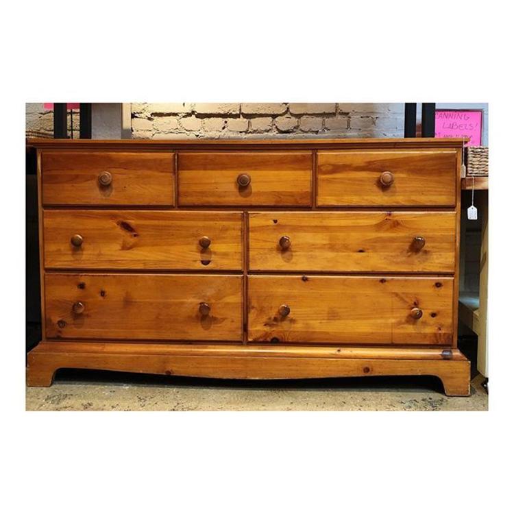 Gorgeous 7 drawers Lane pine dresser 72 L / 18.5 W / 36 h 