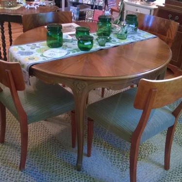 #RococoDiningTable from Sweden with 3 leaves @vintage_furniture_at_klaradal $800 #SwedishAntiques #Swedishfurniture #Klaradal
