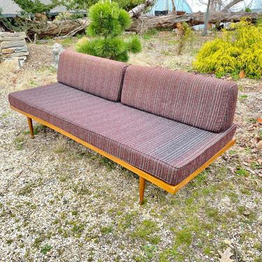 1960s Walnut Daybed Sofa Vintage Mid-Century American Modern in Danish style 