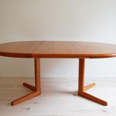 Danish Modern Laurits M Larsen Mobelfabrik A/S Teak Round Dining Table with Extension Made in Denmark 