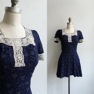 Vintage 70s Dark Floral Mini Dress/ 1970s Navy Blue Lace Trim Micro Mini Baby Doll/ Puff Sleeves/ Size XS 