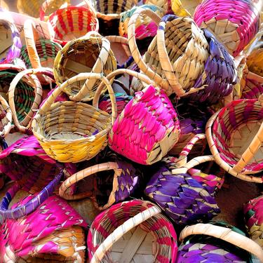 VINTAGE: 8pcs - 3" Mexican Hand Woven Palm Baskets - Small Baskets - Gifts - Candy Trays - Ornaments - Fiesta - Crafts - SKU 