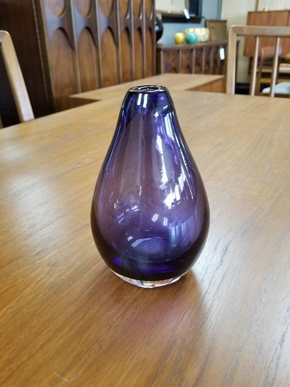                   Vintage handblown glass vase