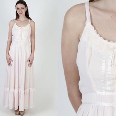 Light Pink Gunne Sax Maxi Dress / Vintage 70s White Lace Up Corset / Prairie Wedding Renaissance Fair Long Dress 