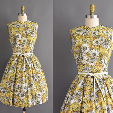 50s vintage dress - yellow cotton daisy floral print sleeves full skirt day dress - Size Large - vintage 1950s dress 