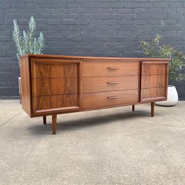 Mid-Century Modern 9-Drawer Walnut Dresser by LA Period Furniture, c.1960’s 
