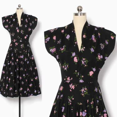 Vintage 50s Floral Dress / 1950s Black Cotton Cap Sleeve Full Skirt Day Dress S 