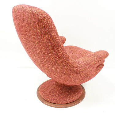 Mid Century Modern upholstered lounge chair swivels | Gre-Stuff.com 