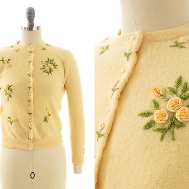 Vintage 1950s Cardigan | 50s Rose Floral Embroidered Knit Cashmere Yellow Sweater Top (x-small/small) 