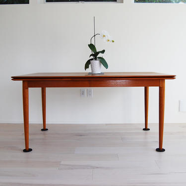 Danish Modern Moreddi Teak Dining Table with Draw-leaf Extensions Skovmand &amp; Andersen 