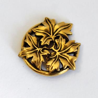 1986 Metropolitan Museum of Art antiqued gold plate grape leaves buttonhole pin, MMA Roman art reproduction collar lapel pin 