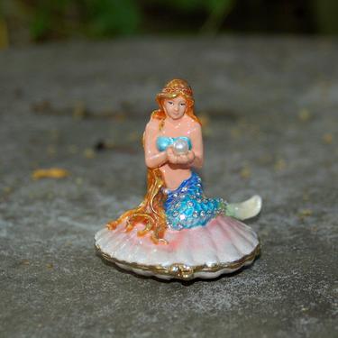 Lovely Small Enameled Bejeweled Mermaid Holding a Pearl Sitting on a Scallop Claim Shell Trinket Box ~ Excellent Condition 