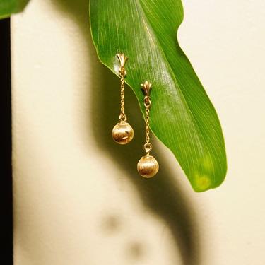 Vintage 14K Yellow Gold Textured Ball Drop Earrings, Pierced Spiral Chain Dangle Earrings, Engraved Designs, 585 Earrings, 1 1/4&quot; L 