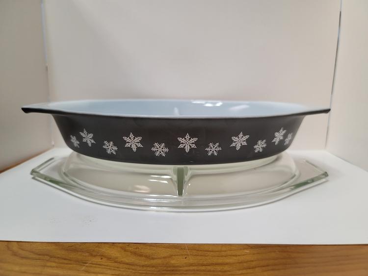 Pyrex Black Snowflake Casserole with Lid