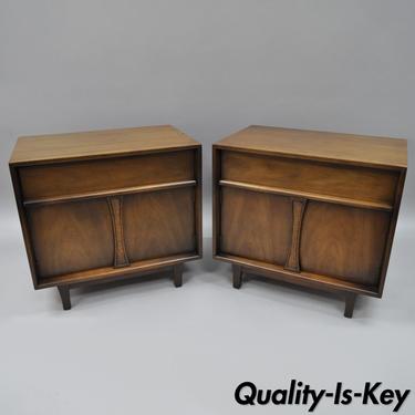 Pair Vintage Walnut Mid-Century Modern Nightstands Bedside Tables Drexel Pacer