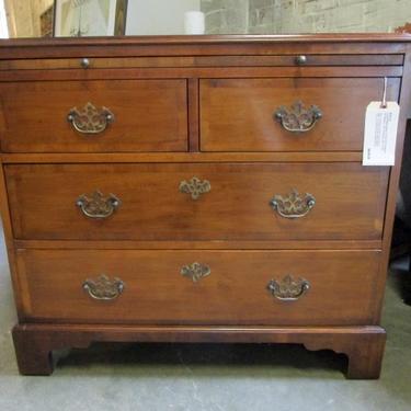 SMALL MAHOGANY CHEST OF DRAWERS WITH BRASS PULLS BY HEKMAN