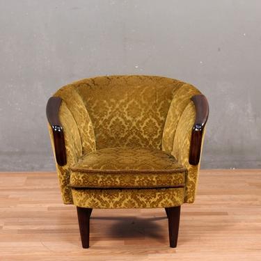 Scalloped Gold Damask Velvet Accent Chair