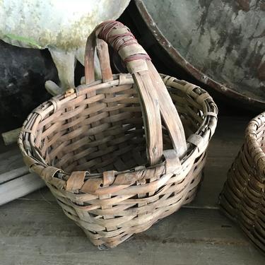 Rustic Willow Garden Basket, Farmhouse, Egg, Small Market Basket, French Farmhouse, Damages 