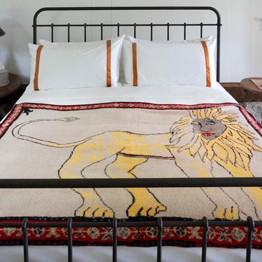 Old Lion Throw Blanket