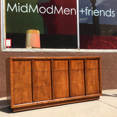 Sophisticated Modern Henredon Dresser 