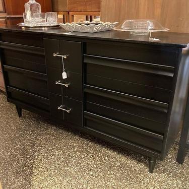 Black painted mid century dresser. 9 drawers 58” x 18.5” x 32”