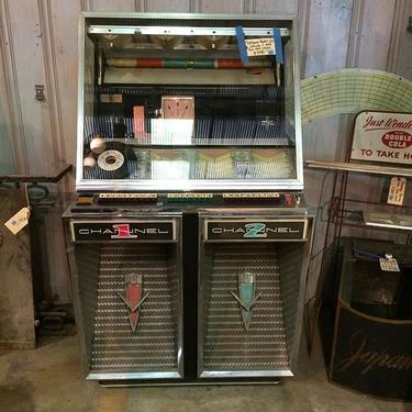 Seeburg Model 222 jukebox c. 1959 First stereo jukebox