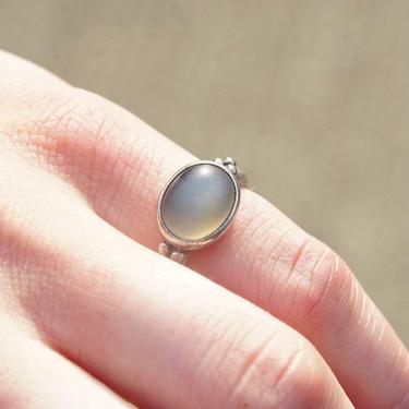 Vintage Signed Sterling Silver Moonstone Ring, Iridescent Grey/Blue Moonstone, Rounded Silver Band With Bead Details, 925 ALE, Size 5 1/4 US 