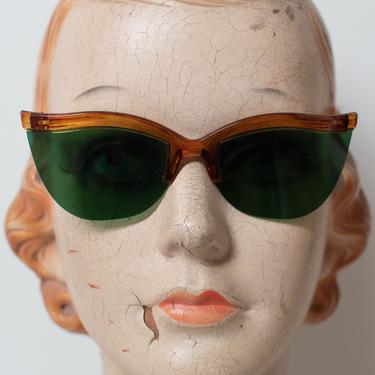 1950s Curved Brow Sunglasses Shell | Fosta 